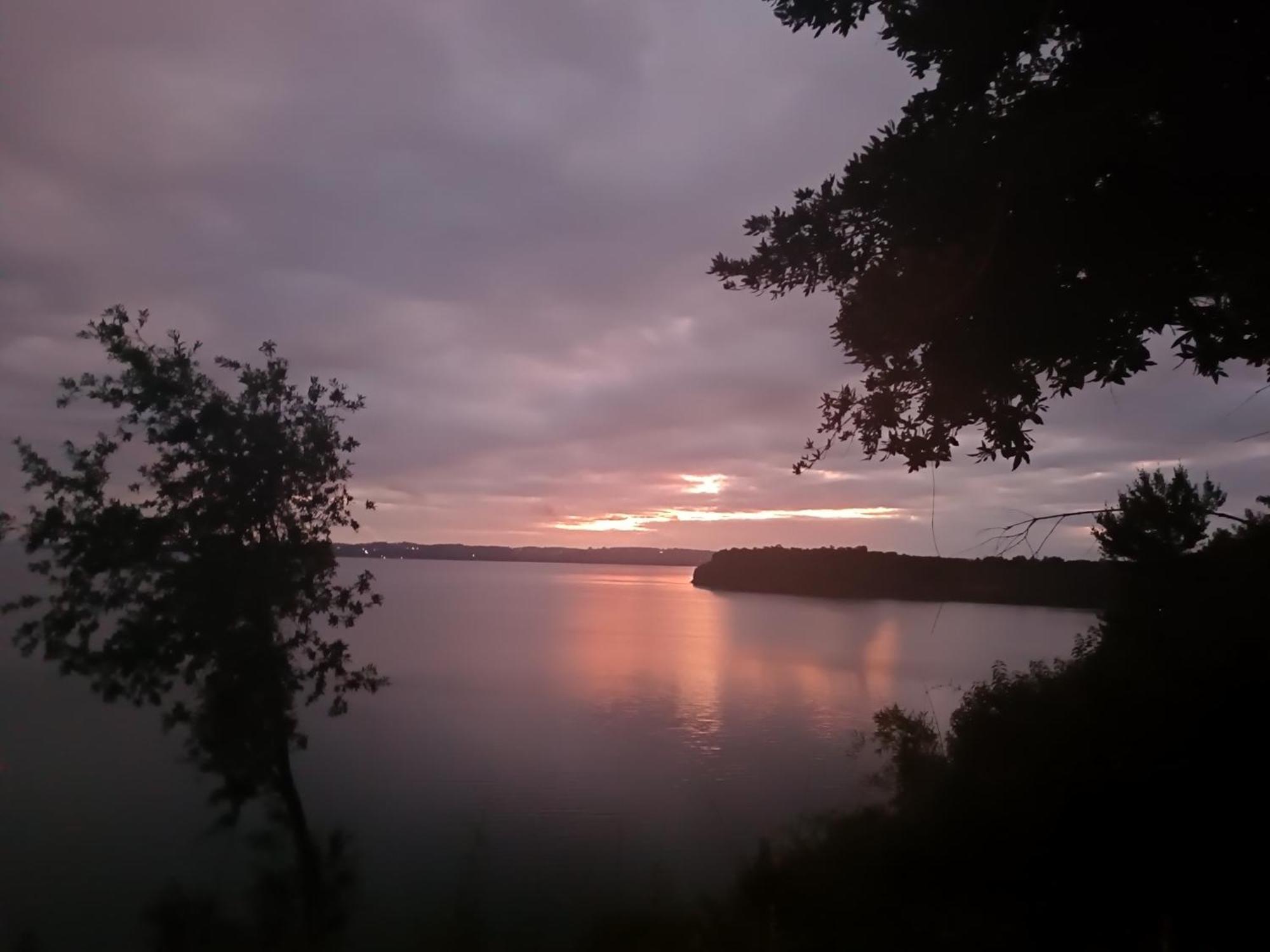 "Los Laureles" Vista Al Lago 弗鲁蒂亚尔 外观 照片